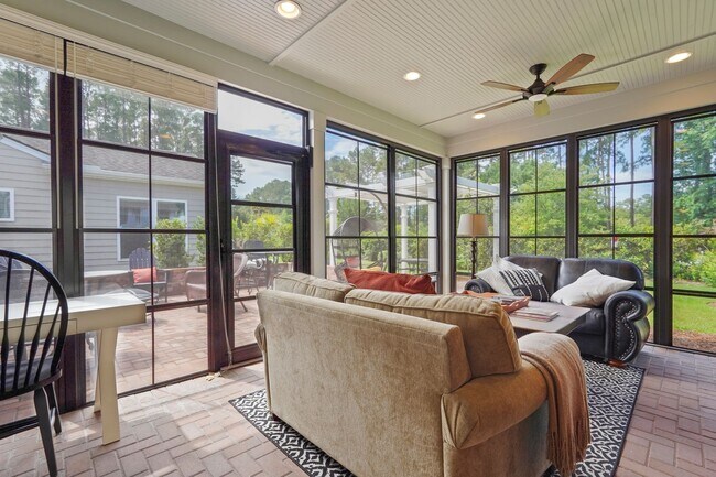 Building Photo - 10 Chicory Ct