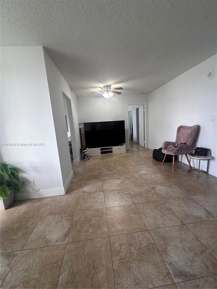 Building Photo - 17021 N Bay Rd