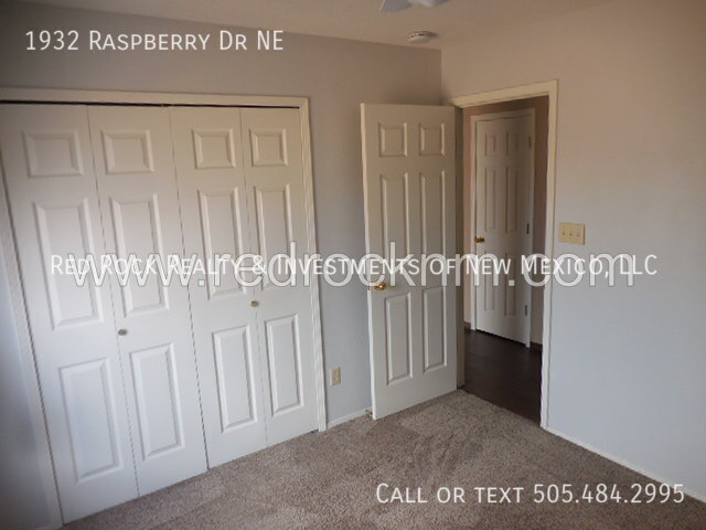 Building Photo - 1932 Raspberry Dr NE