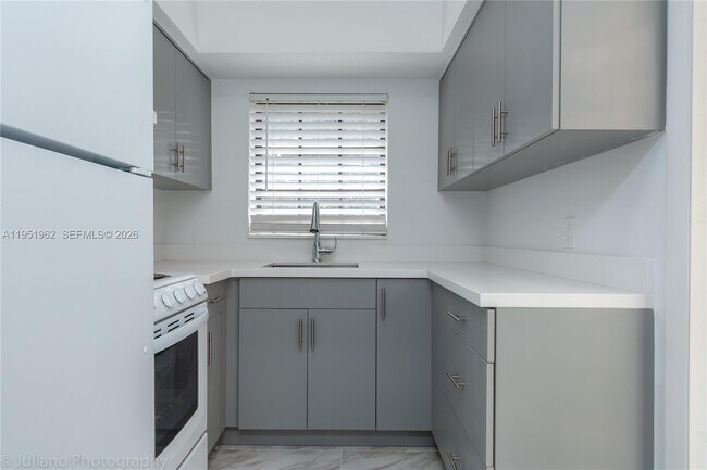 Building Photo - 221 Antiquera Ave