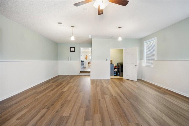 Building Photo - 8665 El Paseo St