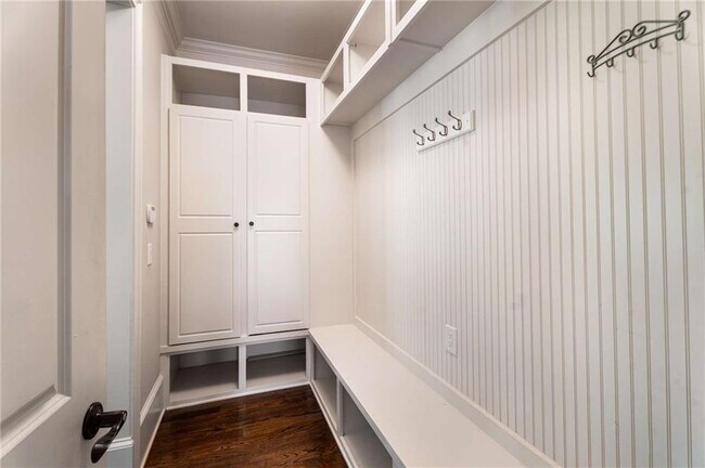 Building Photo - 6552 Long Acres Dr