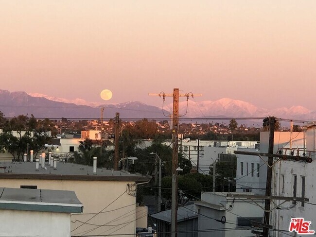 Building Photo - 46 Rose Ave