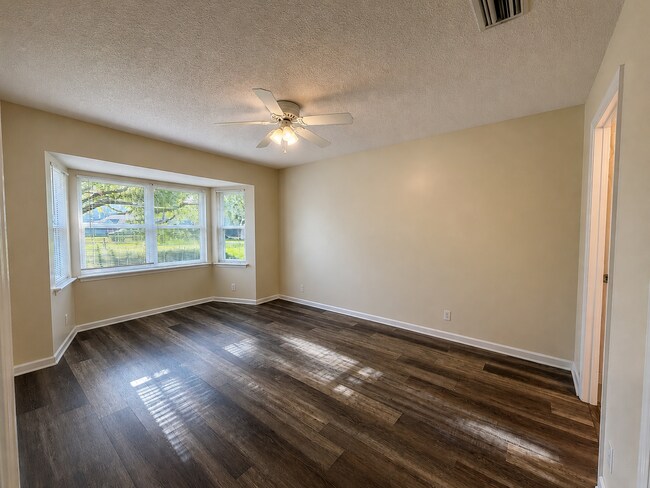Building Photo - 212 Muskogee Ct