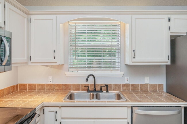 Building Photo - 6507 Flagler Dr
