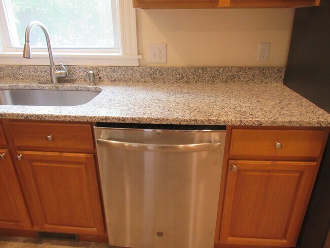 Building Photo - 57 Clover Street