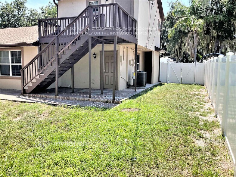 Building Photo - 1725 Pine Tree Dr