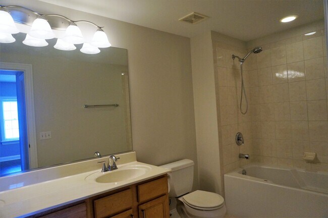 Building Photo - 210 N Addison Ave #401