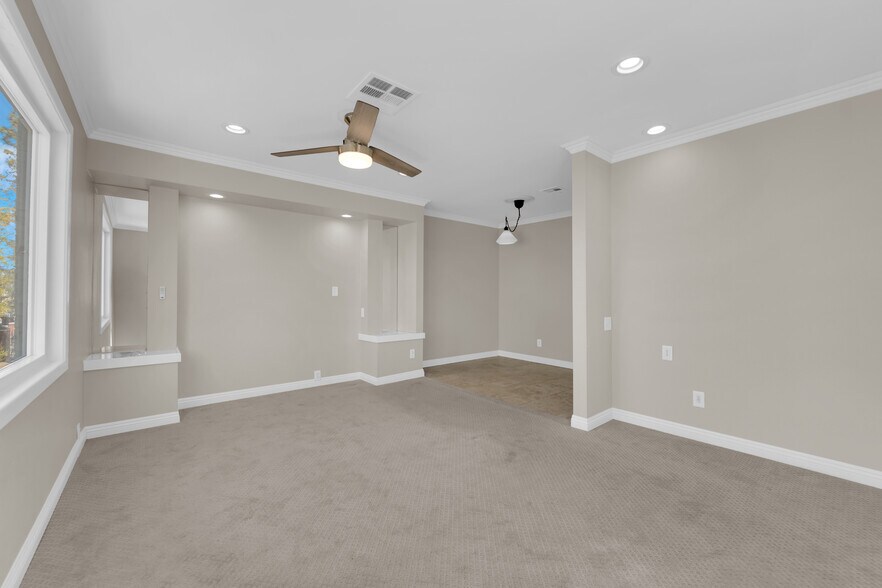 Building Photo - 710 Tam O Shanter