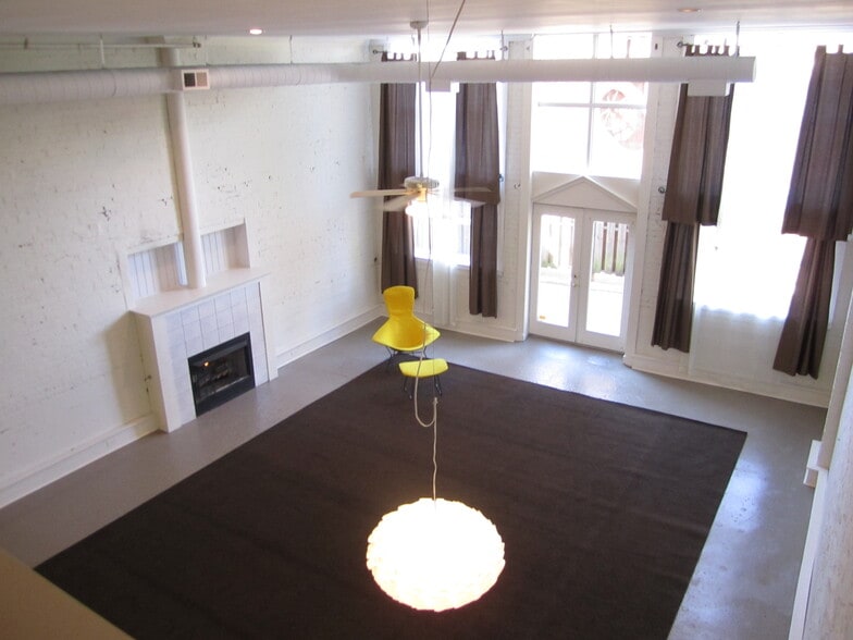 Living Area - 505 S Main St