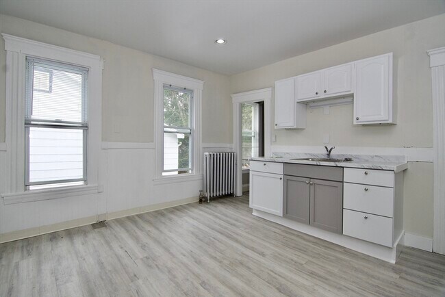 Building Photo - 58 Howes St