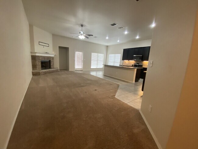 Building Photo - 4 bedroom, 2 bath in Quincy Park!
