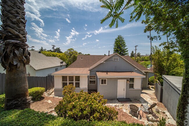 Building Photo - 4978 N North Maywood Ave