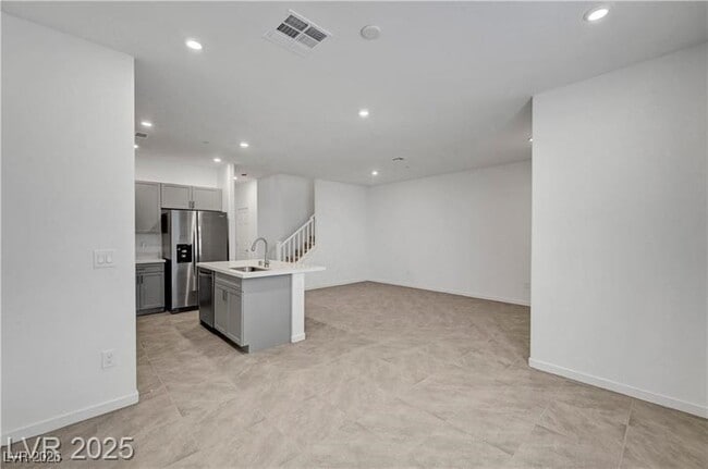 Building Photo - 1175 Heliodor Ave