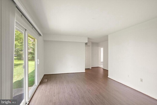 Building Photo - 8902 Huxley Ct