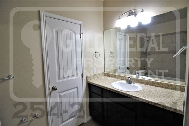 Building Photo - 4505 Cambridge Dr