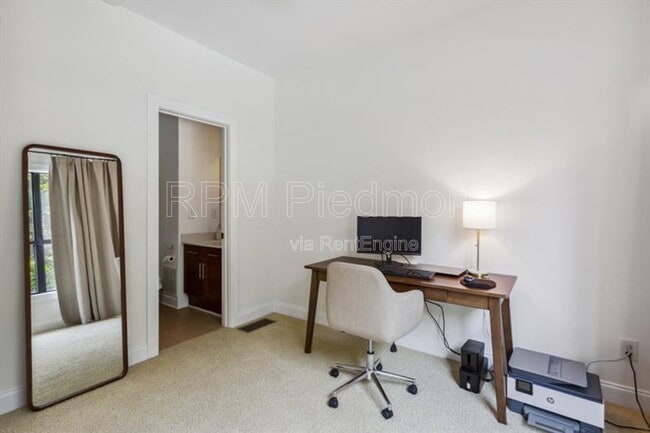 Building Photo - 174 Chester Ave SE