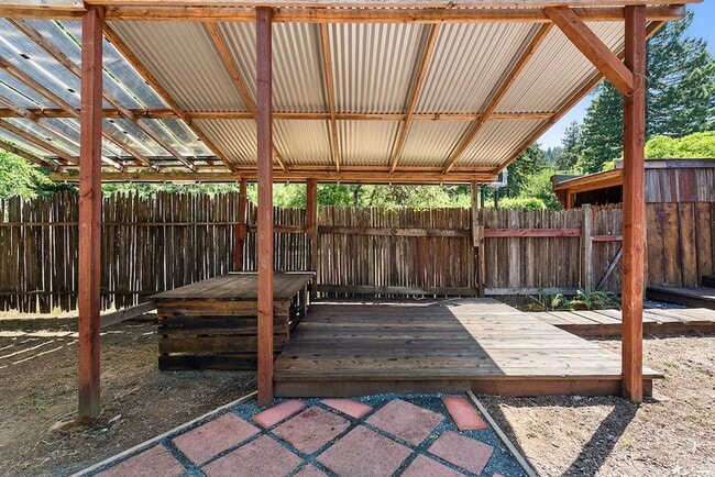 Building Photo - 750 Square Foot one  Bedroom cottage on pr...