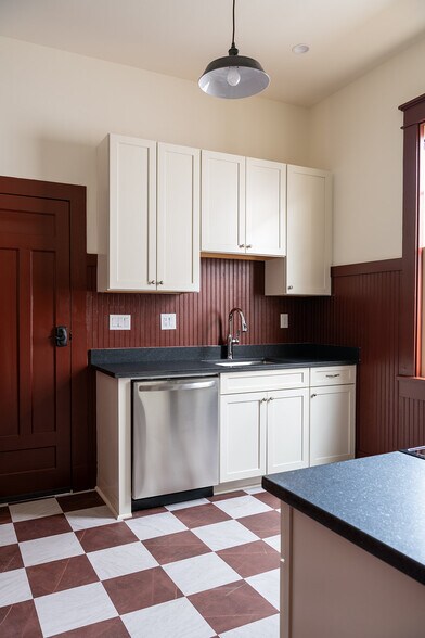 Building Photo - 2015 Kerlerec St
