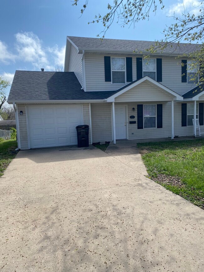 Unit A - 4524 Waterloo Dr