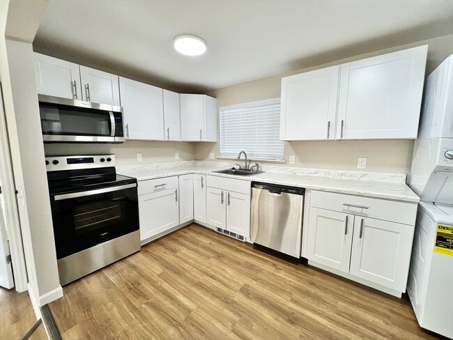 Kitchen - Table Mountain Townhomes