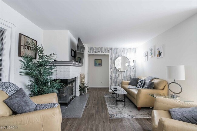 Building Photo - 101 Luna Way