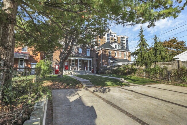 Building Photo - Stunning Restored 4BR Home Steps from Goodale Park & the Short North