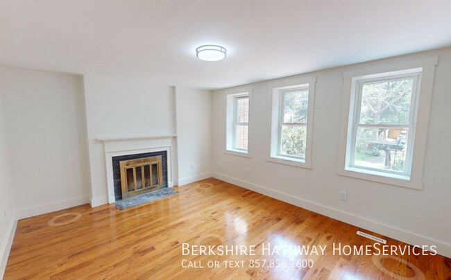 Building Photo - 3 Gibson St