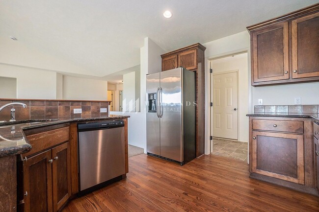 Building Photo - Ranch Townhome in Shadow View