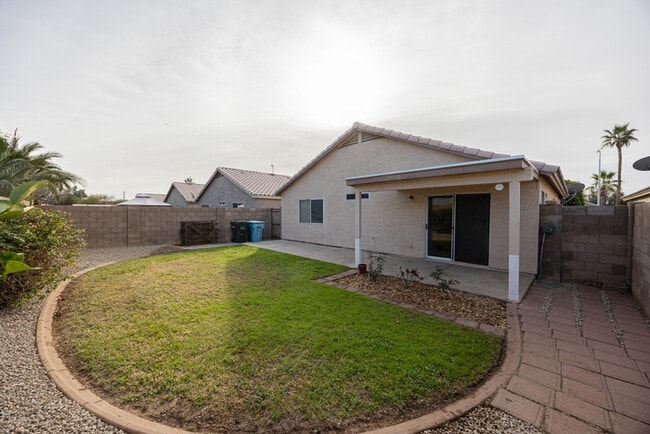 Building Photo - 10864 W Devonshire Ave