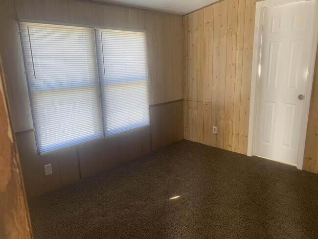 Building Photo - 1032 Aaron Ln