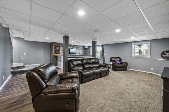 Building Photo - Stunning Rambler on Acreage with Lake Shor...