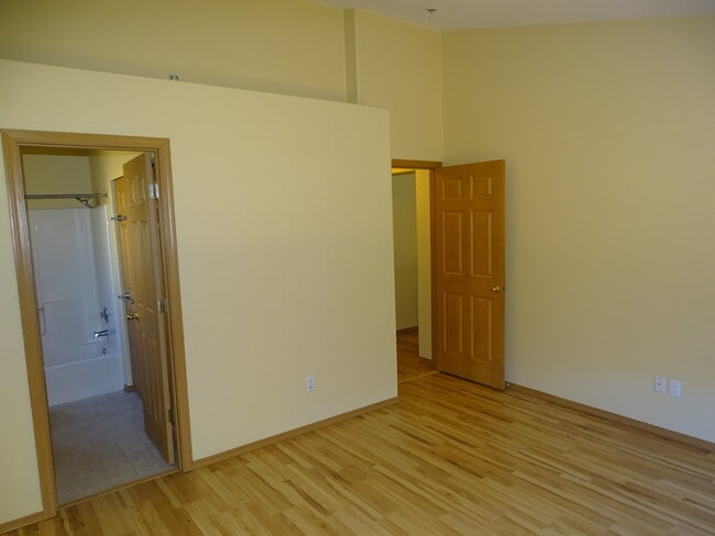 Building Photo - 2917 NW Watkins Ct