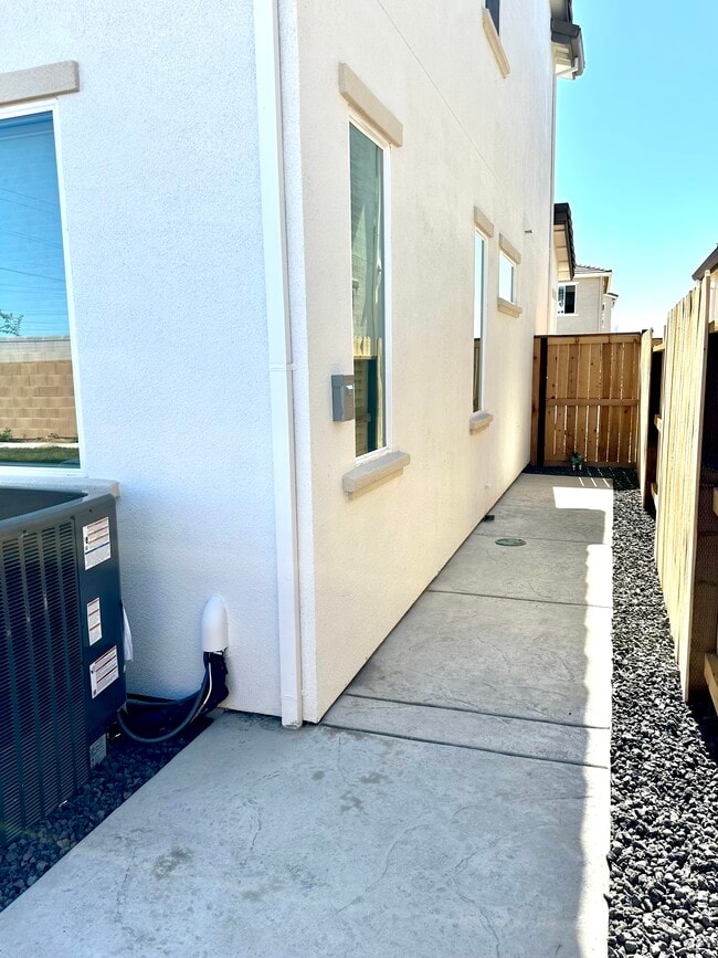 Building Photo - 8112 Moongate Wy