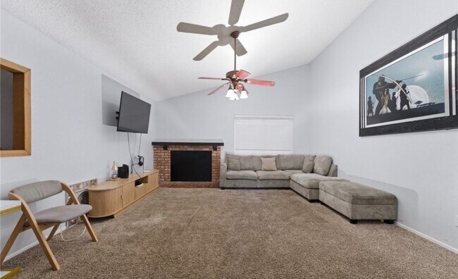 Building Photo - 897 Digby Dr