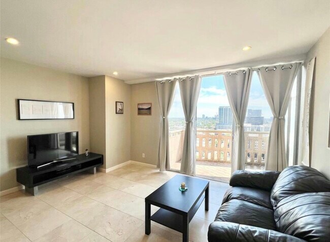 Building Photo - 2016 Main St