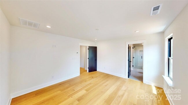 Building Photo - 313 E Peterson Dr