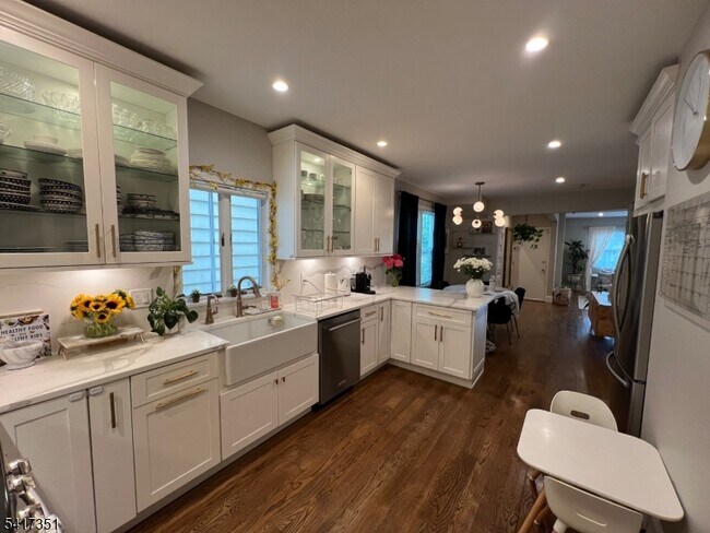 Building Photo - 33 Claremont Ave