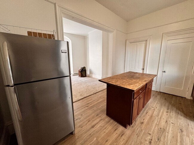 Building Photo - 310 Marshall Ave