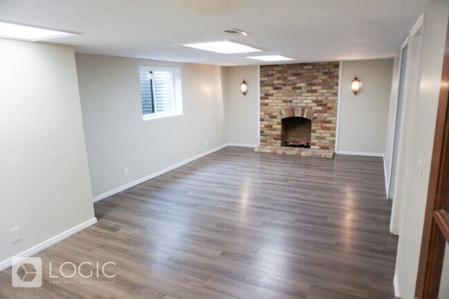 Building Photo - 1208 E Cedar View Dr