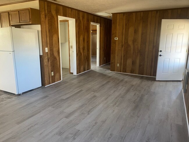 Building Photo - 2/1 Duplex for rent