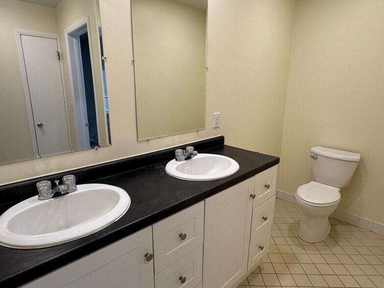 Building Photo - 3319 Marquette St