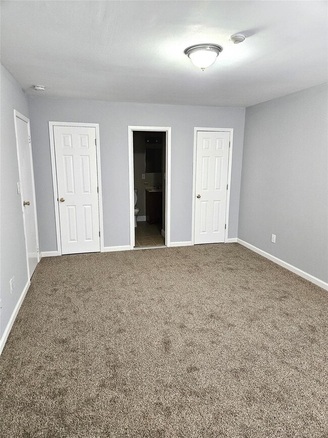 Building Photo - 210 Fairview Cir