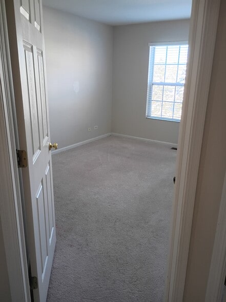 Building Photo - 188 Concord Dr S