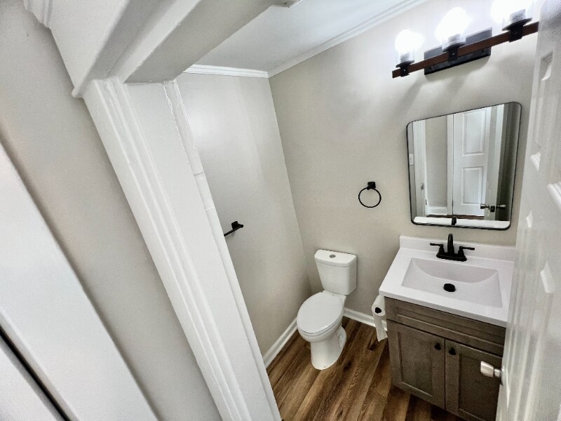 Building Photo - 2101 Hoitt Ave