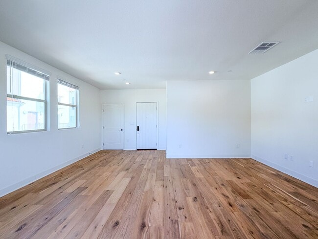 Building Photo - 44 Coronado St