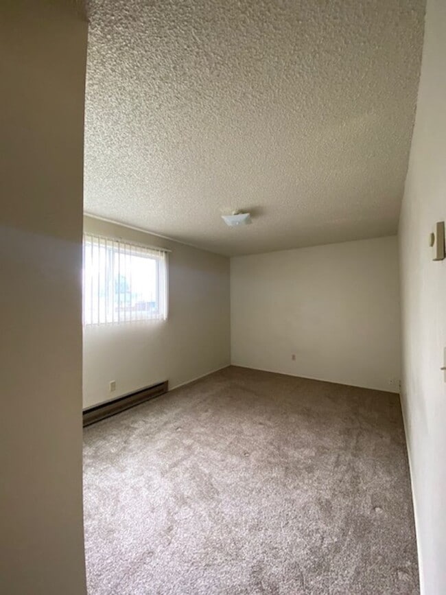 Building Photo - Must See Lebanon Home!