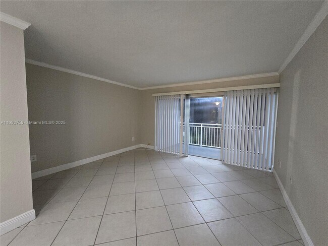 Building Photo - 9371 Fontainebleau Blvd