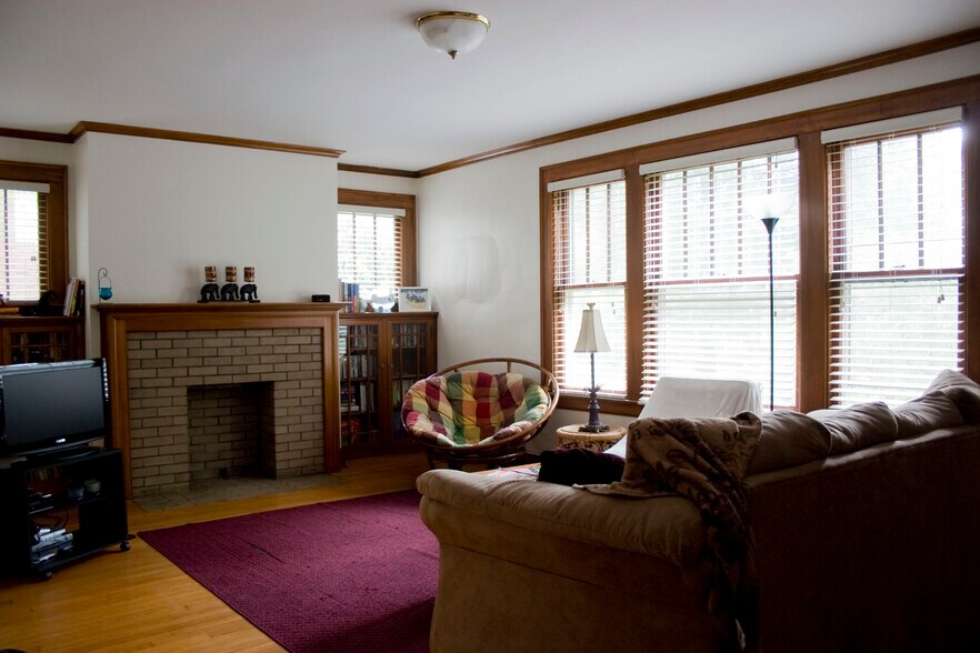 Building Photo - 57 Elmwood Pl