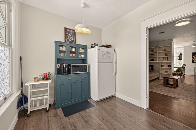 Building Photo - 324 W Alabama St